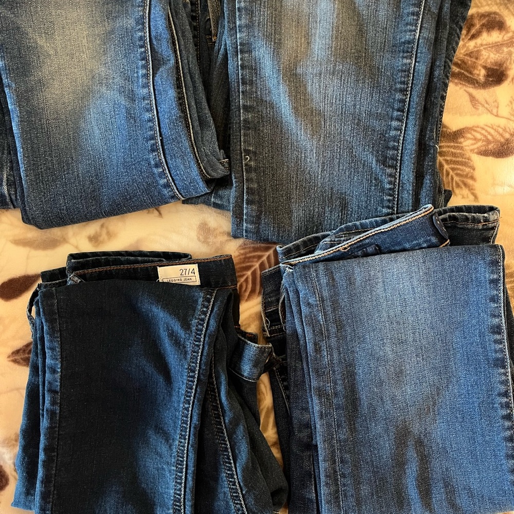 Lot of women’s jeans - sizes 2/26, 4/27.  Lucky, gap, Paige.